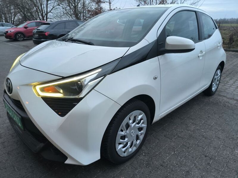 Gebraucht Toyota Aygo X-play 72 PS (52 kW) 2018 Weiß Kleinwagen