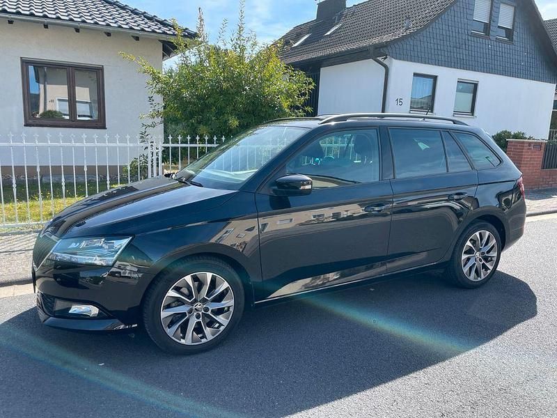 Schwarz Gebraucht 2022 Skoda Fabia Ambition Kleinwagen | 18.800 € (Fairer Preis) - Bild 1/4