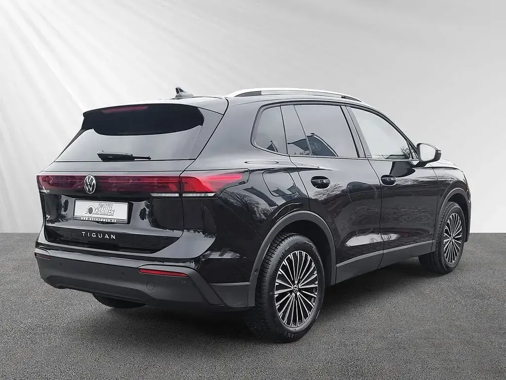 Gebraucht VW Tiguan Life 150 PS (110 kW) 2024 Schwarz SUV