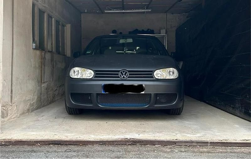 Schwarz Gebraucht 2001 VW Golf IV Edition Kleinwagen | 1.800 € (Etwas zu teuer) - Bild 1/4