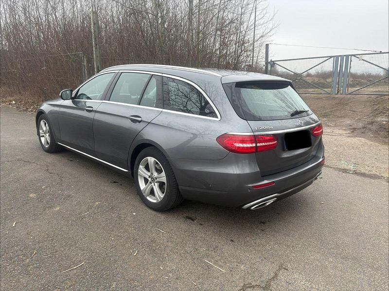 Gebraucht Mercedes E200 150 PS (110 kW) 2017 Silber Kombi