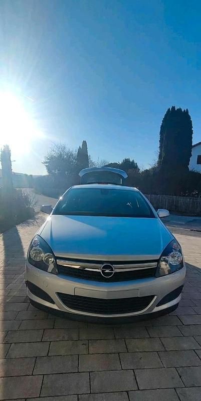 Gebraucht Opel Astra GTC 90 PS (66 kW) 2007 Silber Limousine