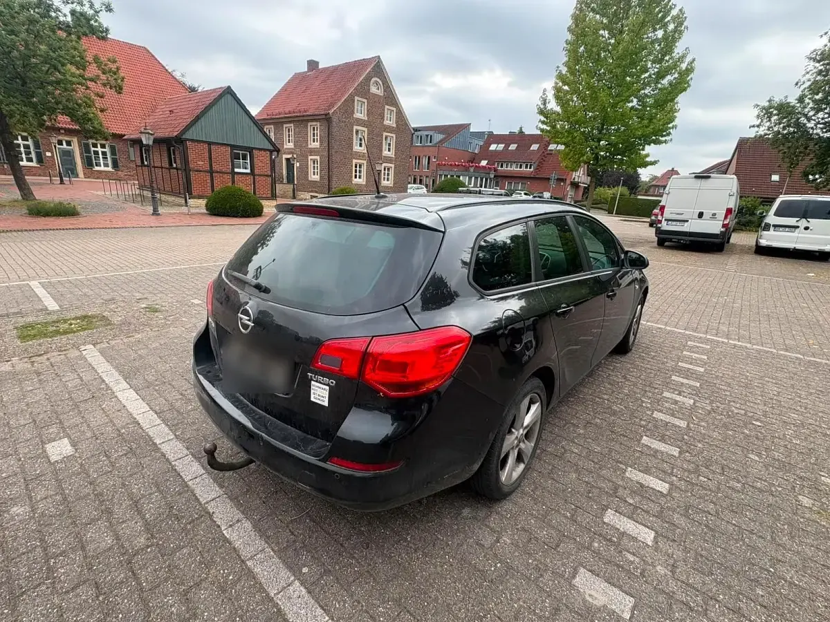 Gebraucht Opel Astra 140 PS (102 kW) 2011 Kombi