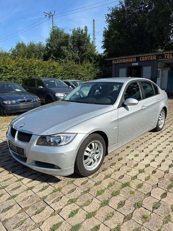 Titansilber metallic Gebraucht 2006 BMW 318 Limousine | 2.490 € (Superpreis) - Bild 1/4