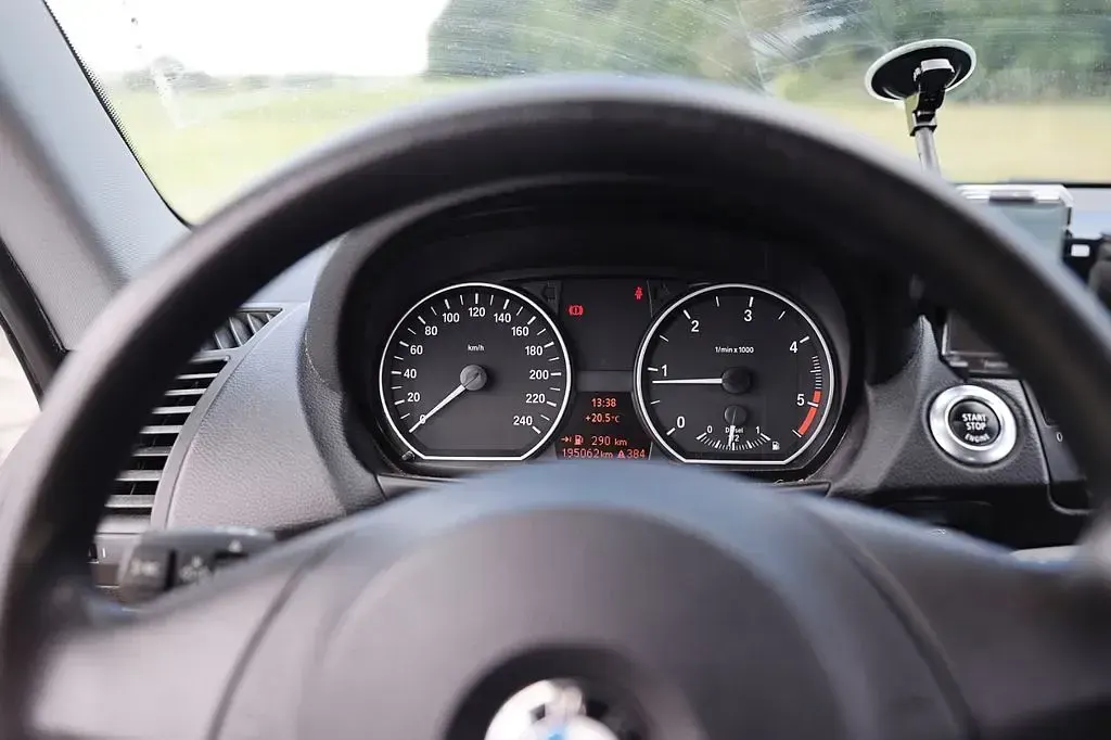 Gebraucht BMW 116 116 PS (85 kW) 2011 Weiß Kleinwagen