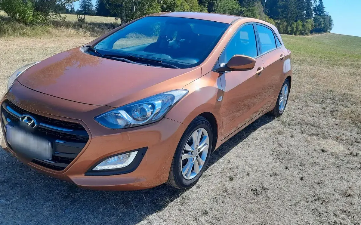 Gebraucht Hyundai i30 101 PS (74 kW) 2015 Orange Limousine