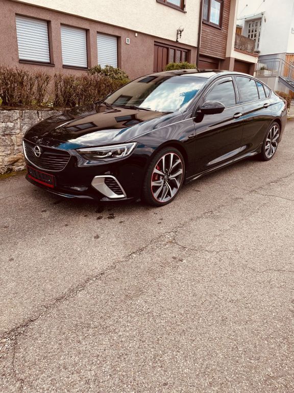 Schwarz Gebraucht 2018 Opel Insignia Limousine | 24.900 € (Etwas zu teuer) - Bild 1/4