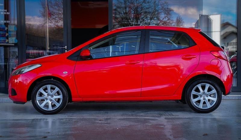 Gebraucht Mazda 2 75 PS (55 kW) 2010 Rot Kleinwagen