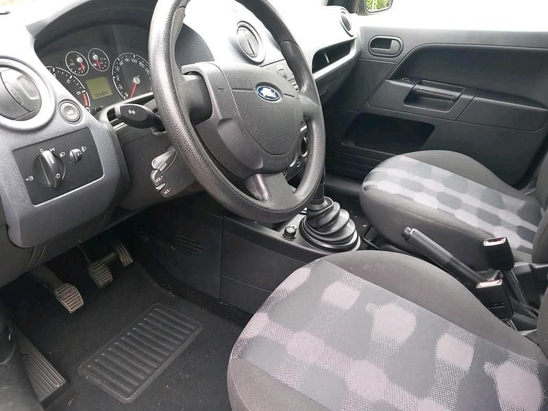 Second-hand Ford Fusion 80 CP (58 kW) 2006 Argintiu Hatchback