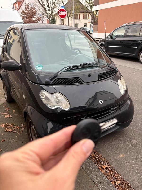 Schwarz Gebraucht 2004 Smart ForTwo Coupé Coupé | 2.100 € (Fairer Preis) - Bild 1/4