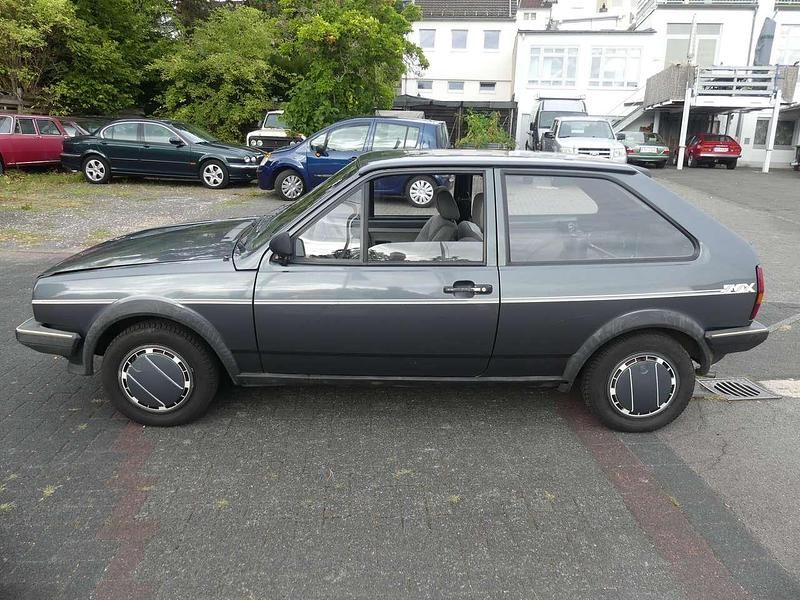 Grau Gebraucht 1988 VW Polo Coupé | 1.200 € - Bild 1/4
