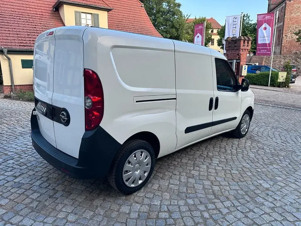 Gebraucht Opel Combo Edition 95 PS (69 kW) 2018 Weiß Van / Kleinbus