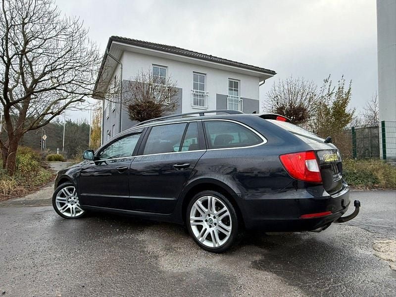 Gebraucht Skoda Superb 140 PS (102 kW) 2013 Schwarz Kombi
