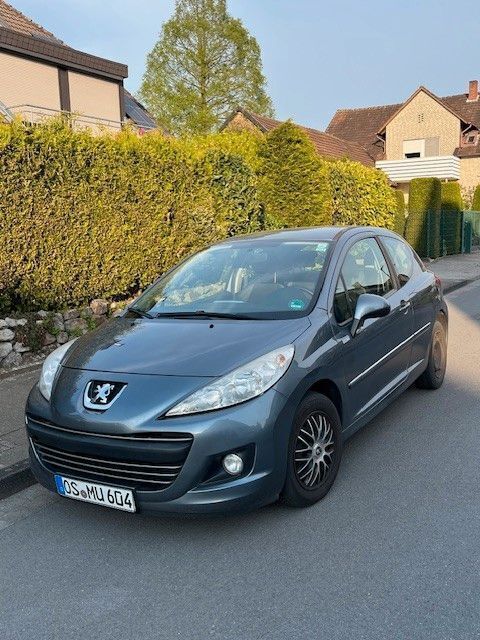Grau Gebraucht 2010 Peugeot 207 Limousine | 2.290 € (Fairer Preis) - Bild 1/4