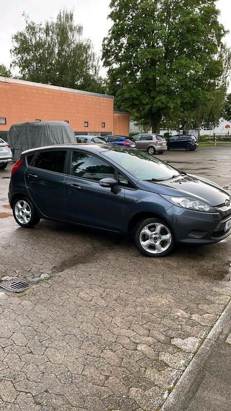 Grau Gebraucht 2010 Ford Fiesta Kleinwagen | 3.100 € (Fairer Preis) - Bild 1/1