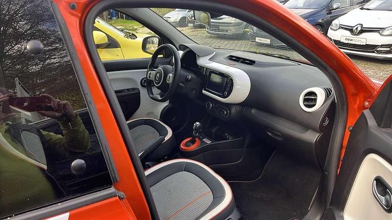 Gebraucht Renault Twingo Vibes 60 kW (82 PS) 2021 Valencia orange Kleinwagen