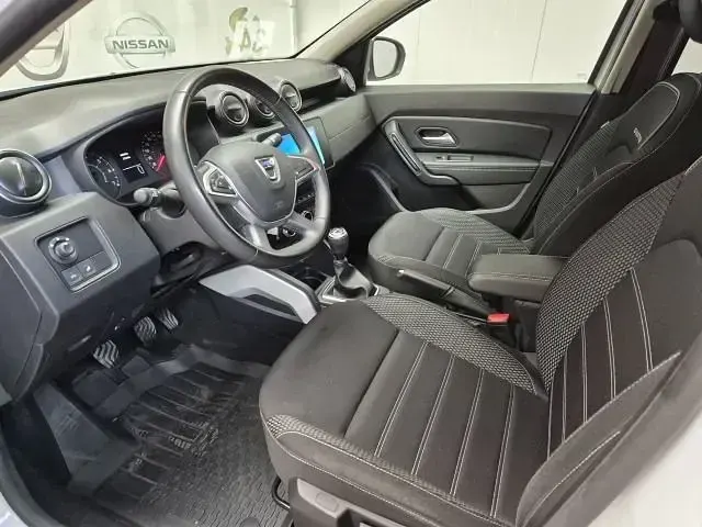 Używany Dacia Duster Prestige 101 KM (74 kW) 2021 Biały SUV