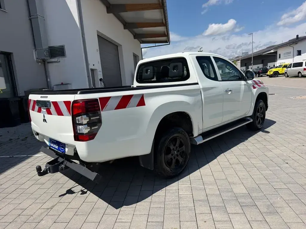 Gebraucht Mitsubishi L200 150 PS (110 kW) 2021 Weiß Pickup