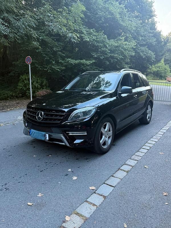 Schwarz Gebraucht 2013 Mercedes ML350 SUV | 15.000 € - Bild 1/4