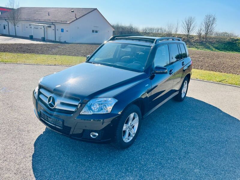 Schwarz Gebraucht 2010 Mercedes GLK220 SUV | 17.990 € (Fairer Preis) - Bild 1/4