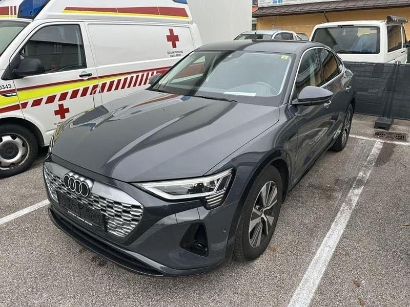 Grau Gebraucht 2023 Audi Q8 e-tron Business SUV | 39.120 € - Bild 1/4