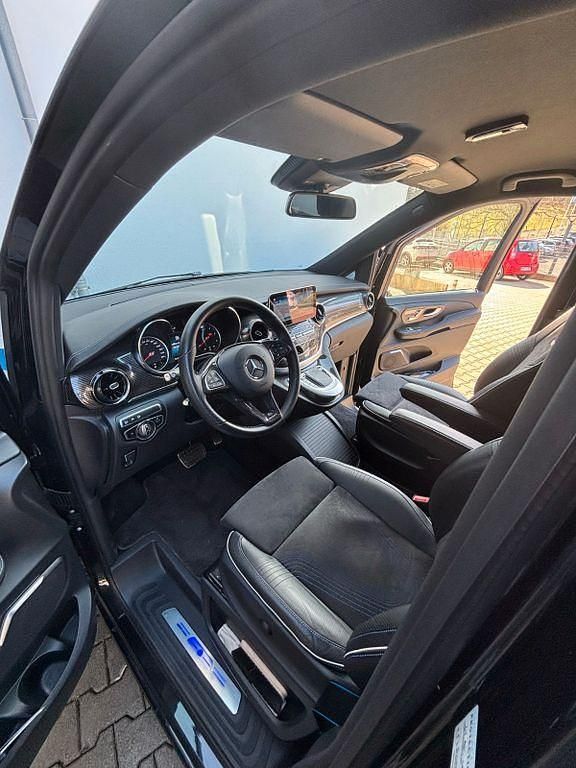 Gebraucht Mercedes V220 237 PS (174 kW) 2022 Schwarz Van / Kleinbus