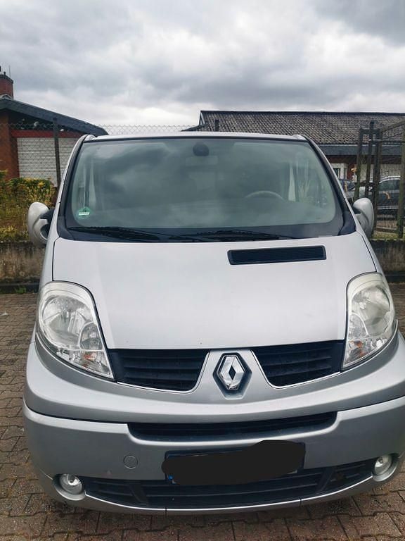 Grau Gebraucht 2010 Renault Trafic Van | 7.999 € (Guter Preis) - Bild 1/4