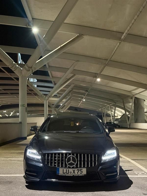 Schwarz Gebraucht 2014 Mercedes CLS350 Shooting Brake Kombi | 17.000 € (Fairer Preis) - Bild 1/4