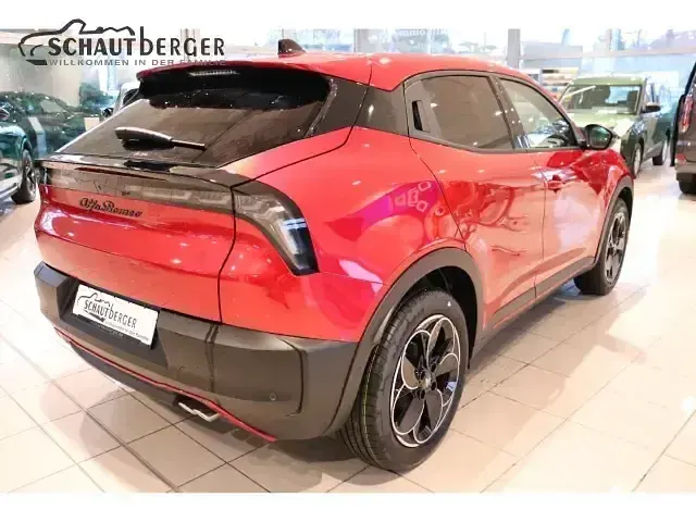 Neu Alfa Romeo Junior Edizione Speciale 145 PS (106 kW) 2026 Rot SUV