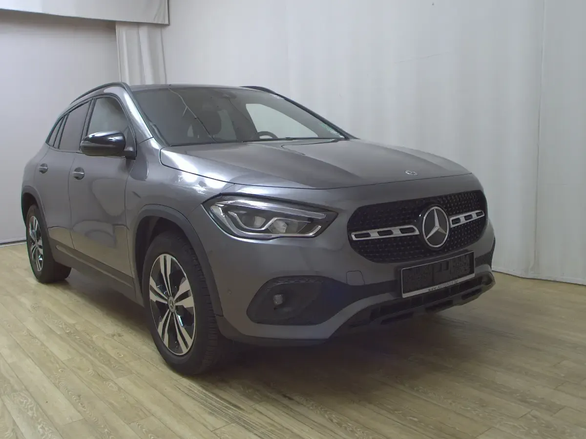 Gebraucht Mercedes GLA200 Progressive 150 PS (110 kW) 2023 Grau SUV
