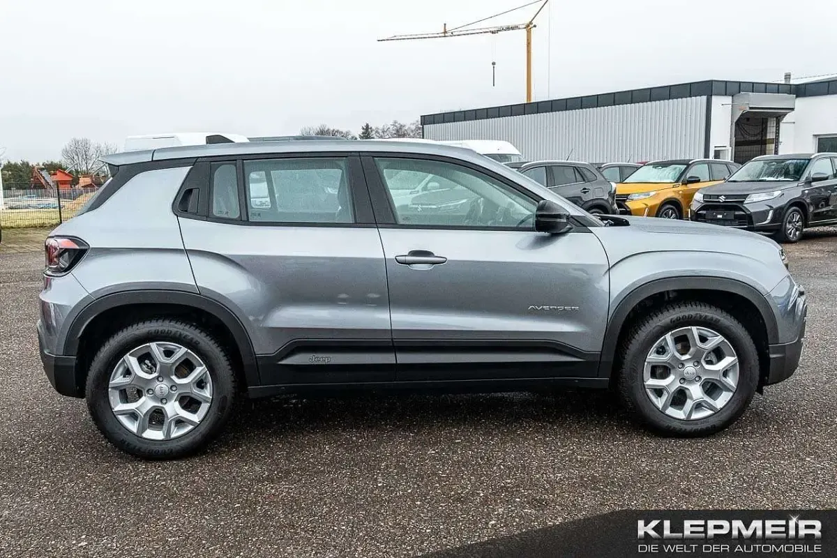 Gebraucht Jeep Avenger Limited 101 PS (74 kW) 2024 Grau met. SUV