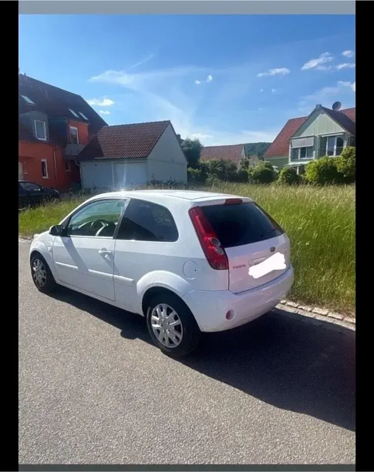 Gebraucht Ford Fiesta 69 PS (50 kW) 2008 Weiß Kleinwagen