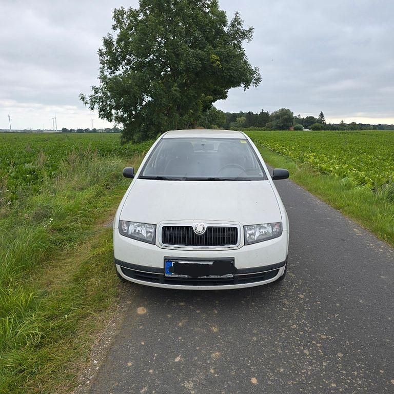 Weiß Gebraucht 2003 Skoda Fabia Exact Limousine | 600 € (Superpreis) - Bild 1/4