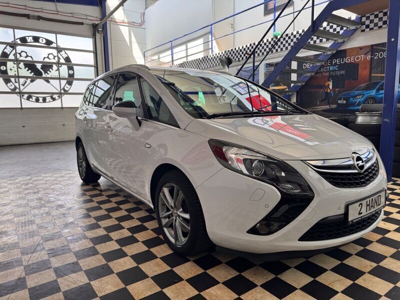 Weiß Gebraucht 2016 Opel Zafira Tourer Innovation Van / Kleinbus | 10.900 € (Etwas zu teuer) - Bild 1/4