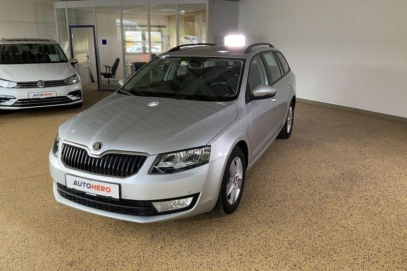 Silber Gebraucht 2017 Skoda Octavia Ambition Kombi | 16.410 € (Fairer Preis) - Bild 1/3
