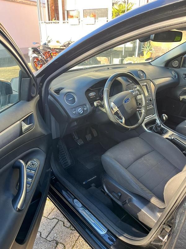 Gebraucht Ford Mondeo 200 PS (147 kW) 2011 Schwarz Kombi