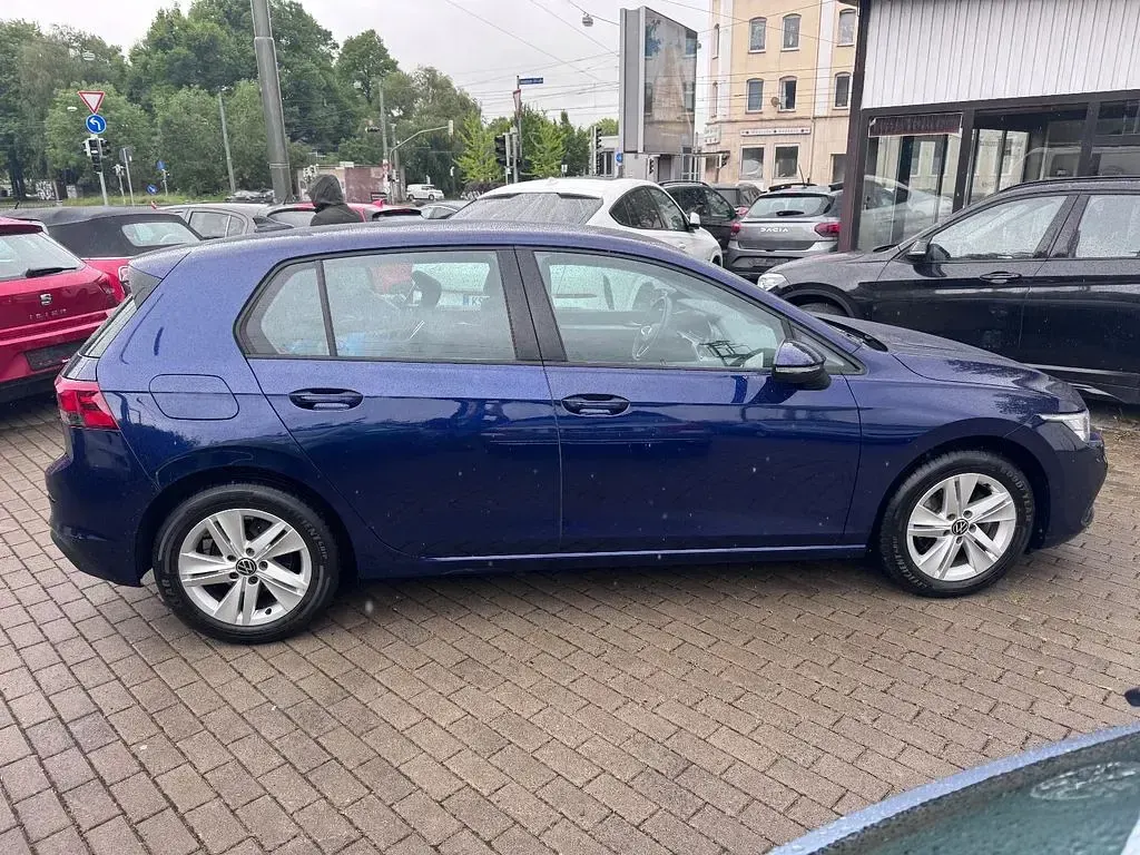 Gebraucht VW Golf VIII Life 131 PS (96 kW) 2020 Blau Limousine