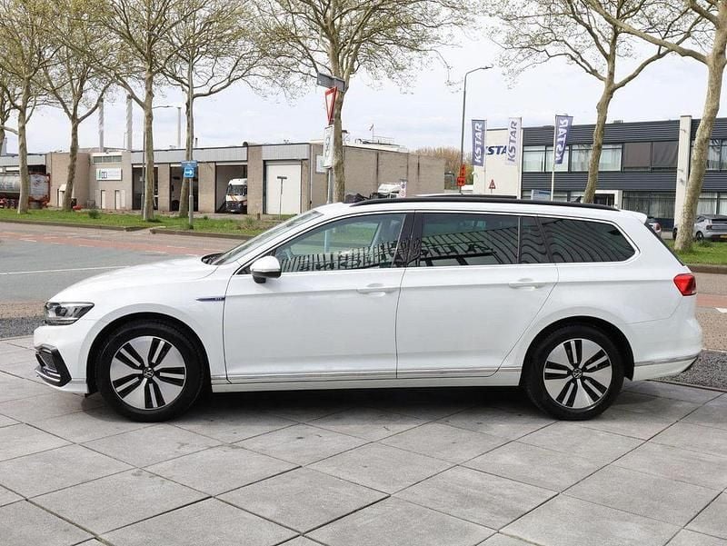 Używany VW Passat GTE 218 KM (160 kW) 2021 Biały Kombi