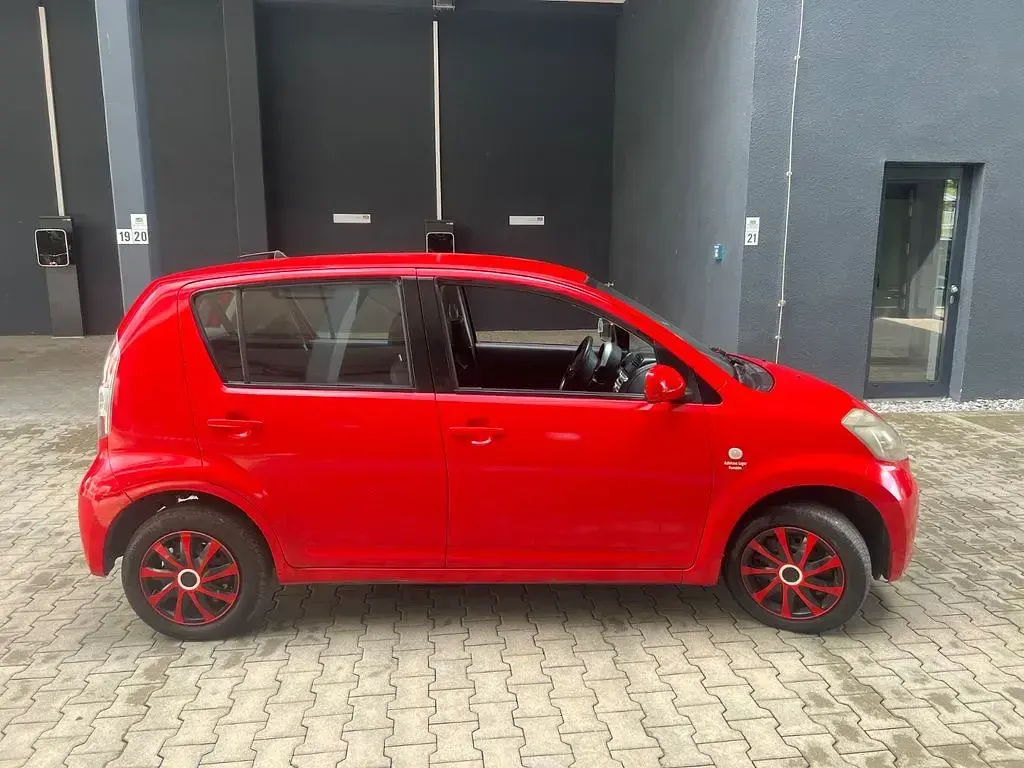 Gebraucht Daihatsu Sirion 69 PS (50 kW) 2005 Rot Kleinwagen