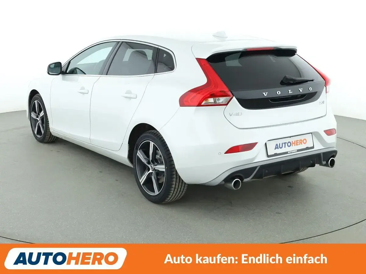 Gebraucht Volvo V40 R-Design 152 PS (111 kW) 2019 Weiß Kombi