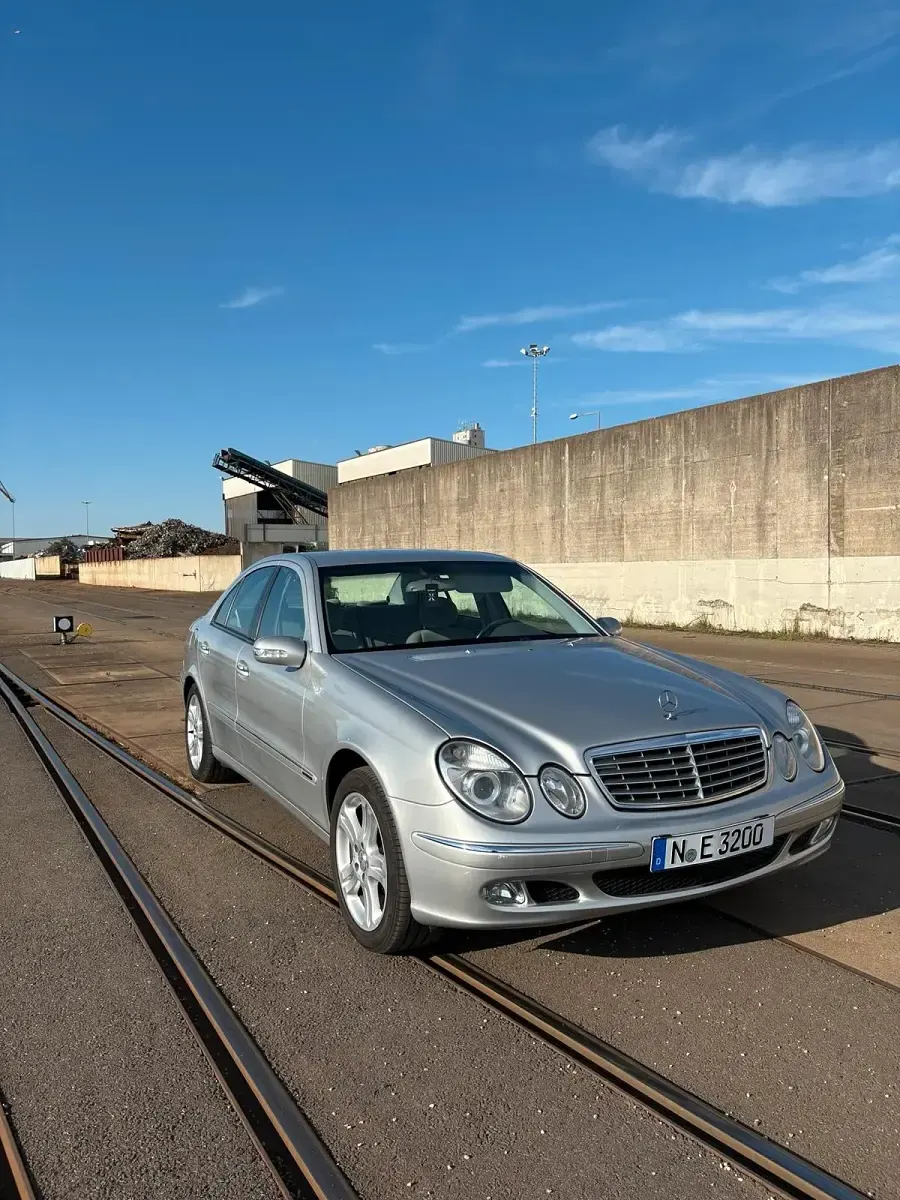Brugt Mercedes E320 224 HK (164 kW) 2002 Sølv Sedan