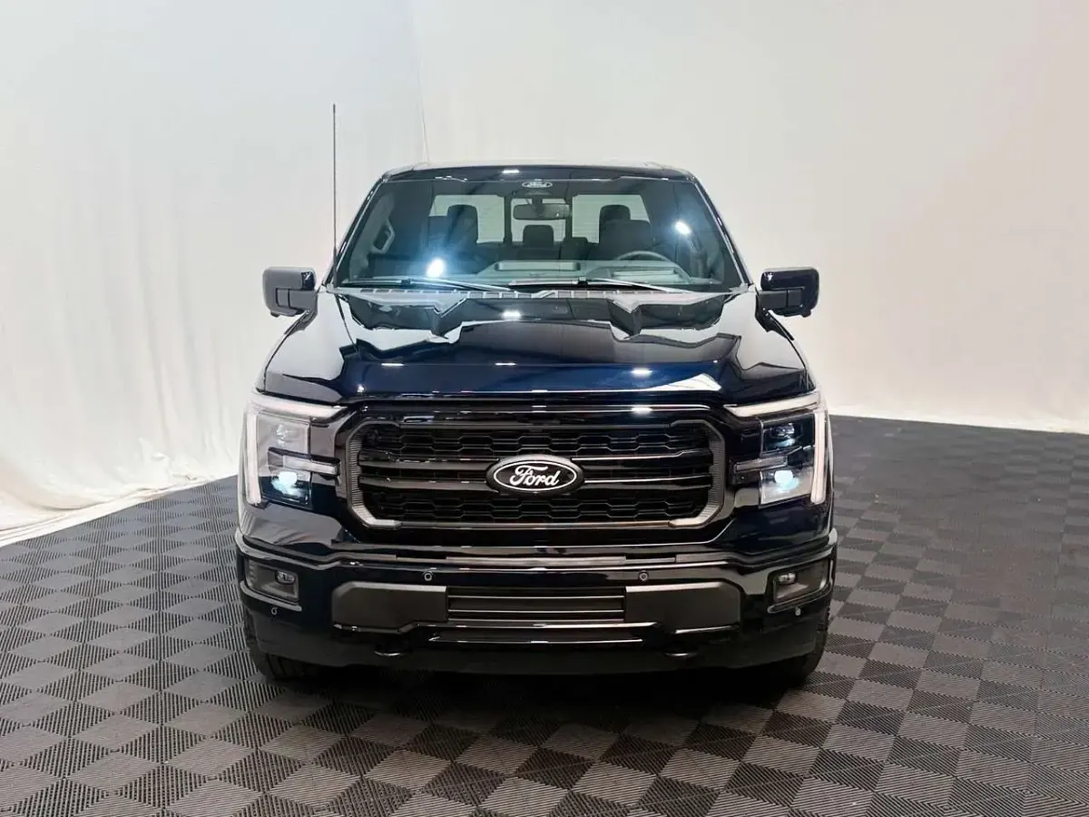 Neu Ford V8 Lariat 405 PS (297 kW) 2026 Animatter blue SUV