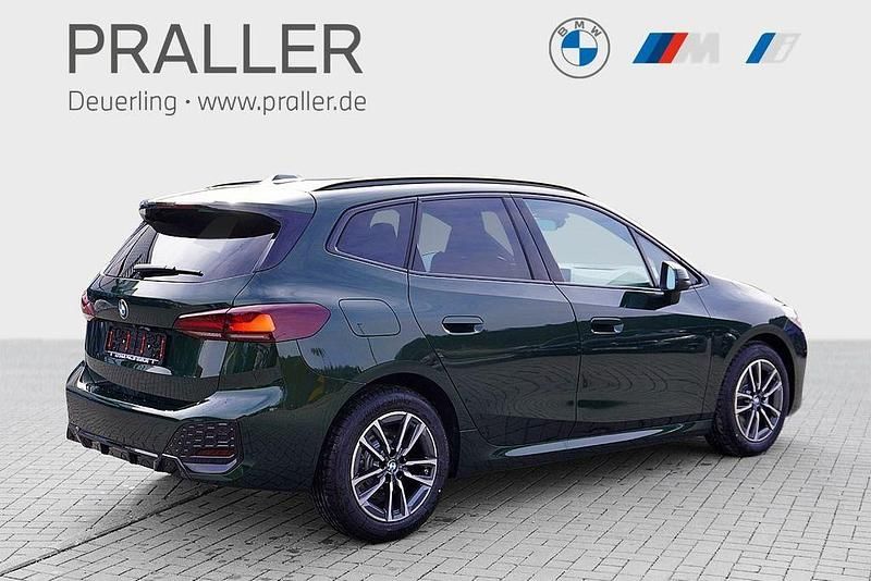 Gebraucht BMW 220 Active Tourer M Sport 170 PS (125 kW) 2026 Sanremo green metallic Van / Kleinbus
