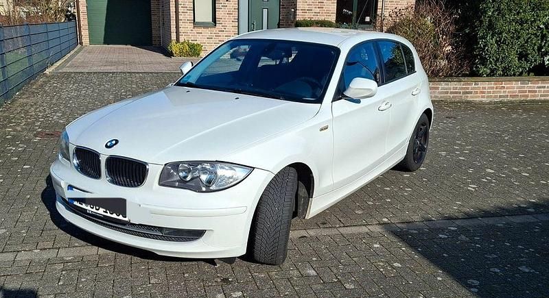 Gebraucht BMW 116 122 PS (89 kW) 2011 Weiß Kleinwagen