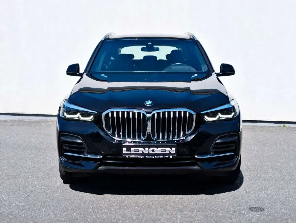 Gebraucht BMW X5 Sport Line 286 PS (210 kW) 2023 Schwarz ii/bonnet fluid black SUV