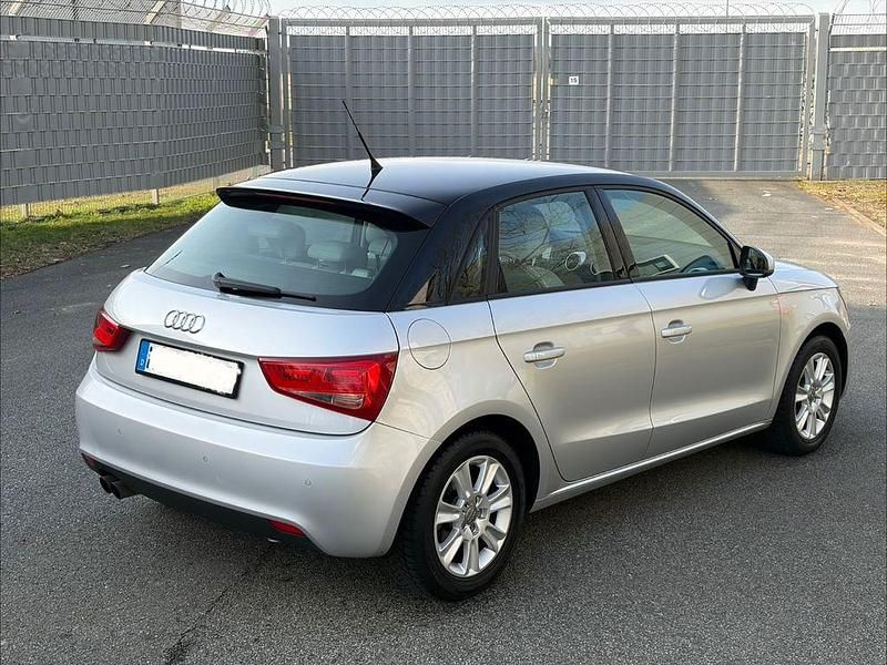 Gebraucht Audi A1 Sportback Attraction 122 PS (89 kW) 2012 Silber Kleinwagen