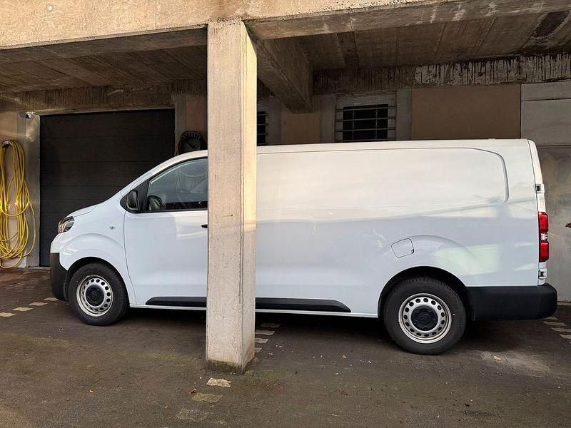 Gebraucht Toyota Proace 144 PS (105 kW) 2023 Weiß Van / Kleinbus