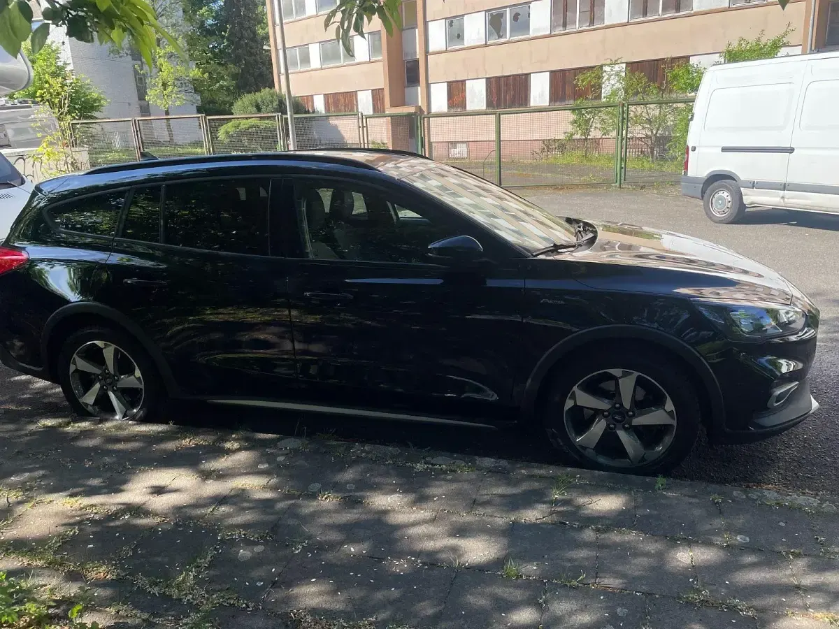 Gebraucht Ford Focus Active X 125 PS (91 kW) 2020 Schwarz Kombi
