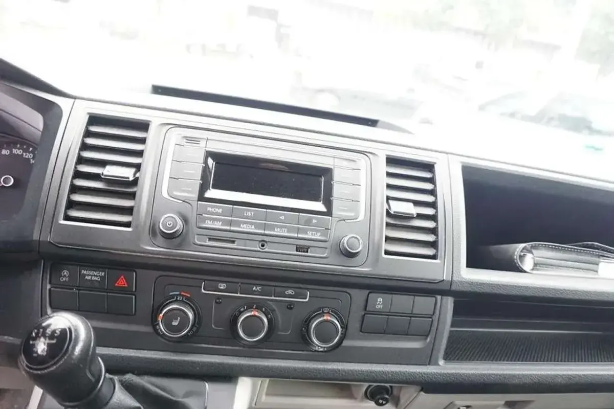 Gebraucht VW Transporter 102 PS (75 kW) 2019 Candyweiß Van