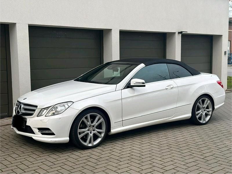 Weiß Gebraucht 2012 Mercedes E250 AMG line Cabrio | 10.200 € (Guter Preis) - Bild 1/4